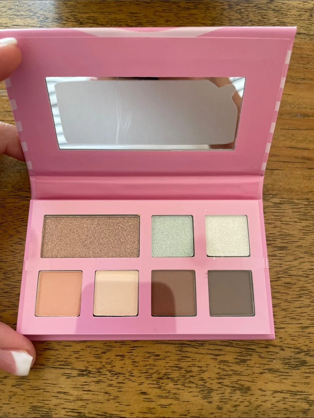 RealHer Eyeshadow Palette in Pink Wave Design